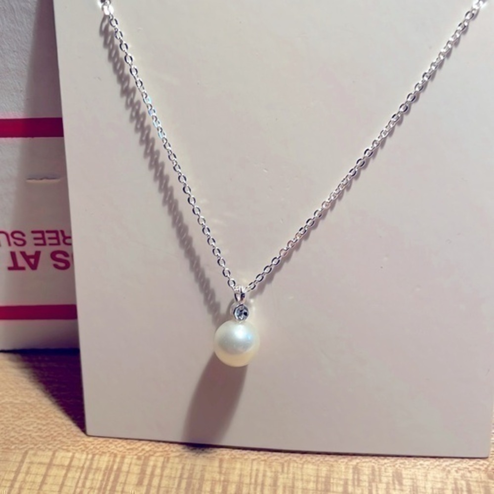 Pearl Pendant with Zirconia.